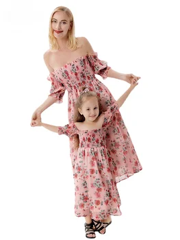 Лятото Елегантна шифоновое рокля без раменете с принтом, е един и същ дрехи за семейството, рокля за майки и дъщери, Семеен начин на майки и деца за майките